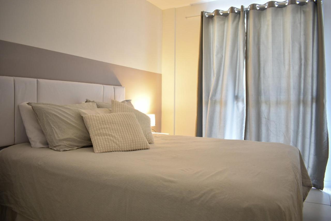 Mediterraneo 507: Beachfront Comfort with BBQ and High-Speed Internet Cabo Frio Exterior photo